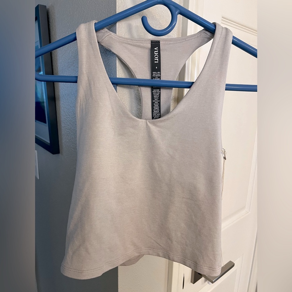 NWT Vuori halo performance crop tank 2.0 in ecru heather